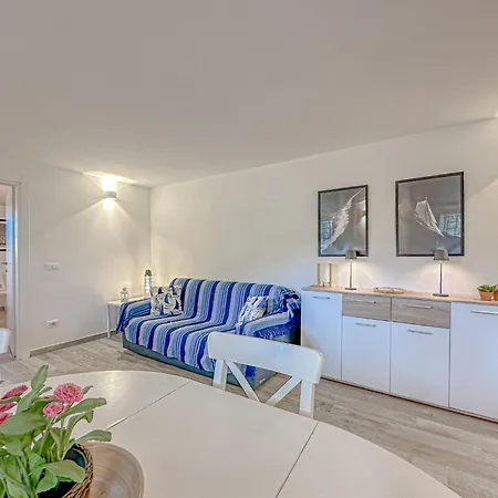 Apartment Indaco - 2 Mins From The Sea