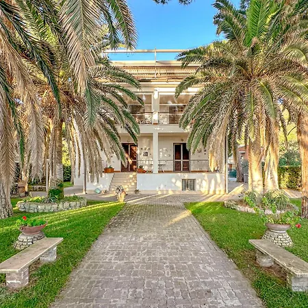 Indaco - 2 Mins From The Sea Apartment